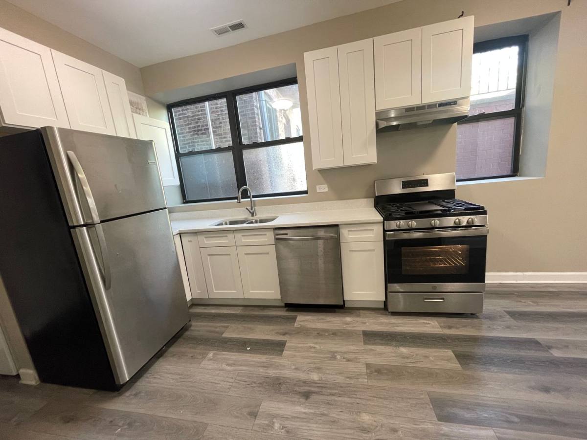 Apartment for rent at 805 S Bishop St, Chicago, IL 60607