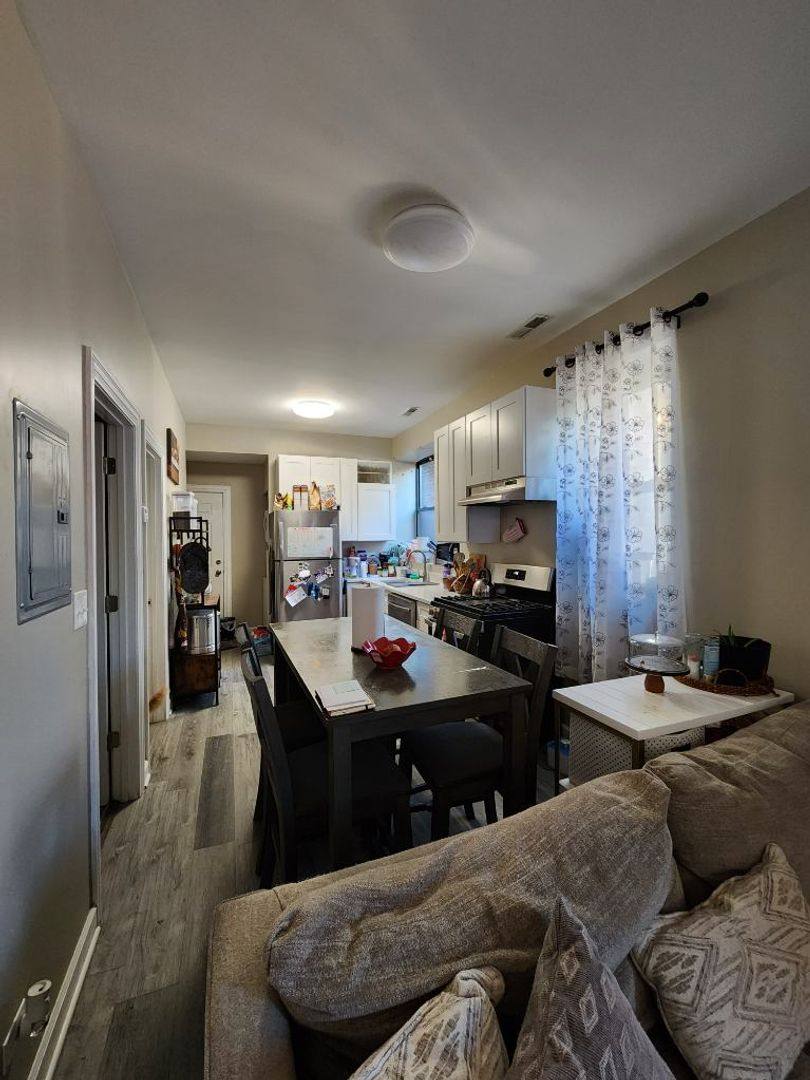 Apartment for rent at 805 S Bishop St, Chicago, IL 60607