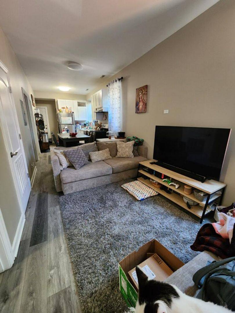 Apartment for rent at 805 S Bishop St, Chicago, IL 60607