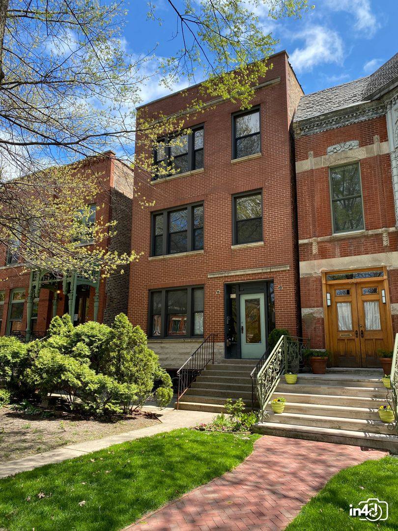 Apartment for rent at 805 S Bishop St, Chicago, IL 60607