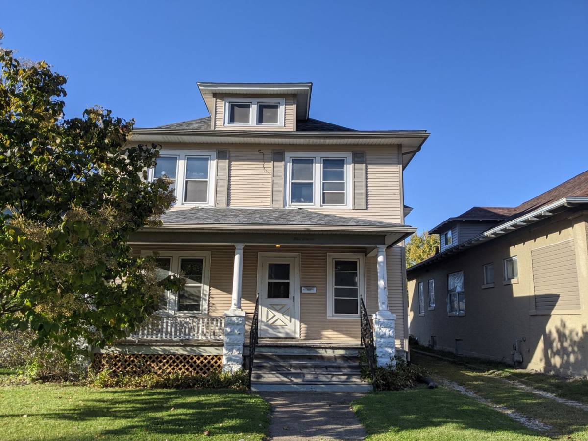 House for rent at 511 16th Ave, East Moline, IL 61244