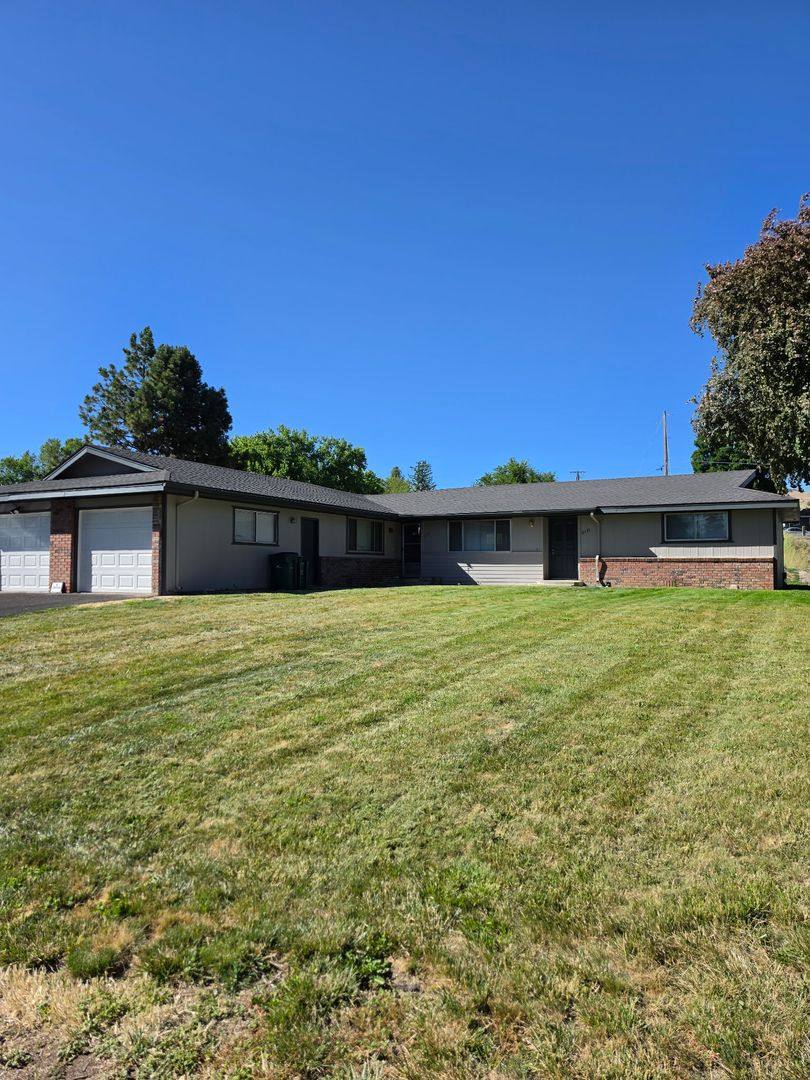 Apartment for rent at 6127 - 6131 Onyx Ave, Klamath Falls, OR 97603