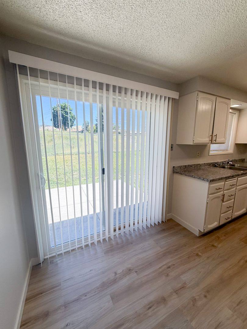 Apartment for rent at 6127 - 6131 Onyx Ave, Klamath Falls, OR 97603