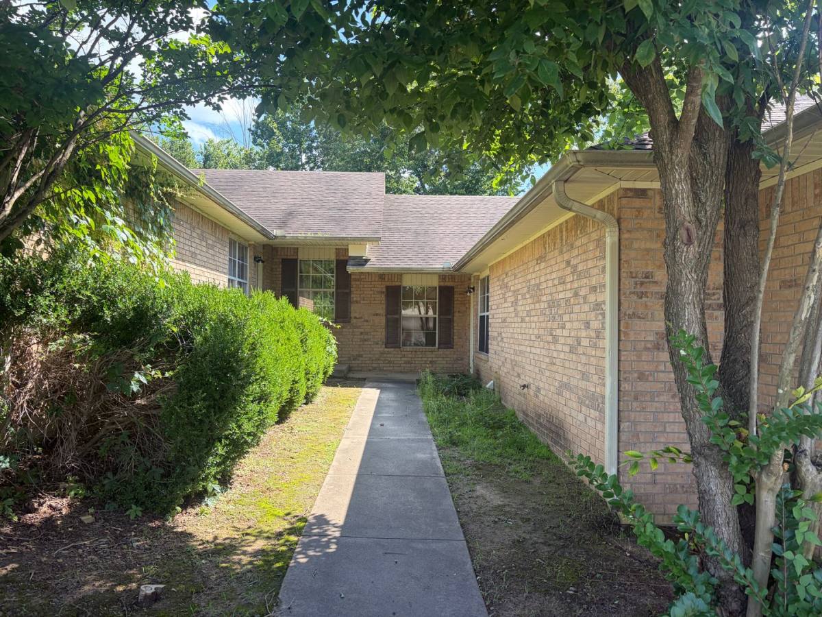Apartment for rent at 1075 Grinnel Circle, Greenwood, AR 72936
