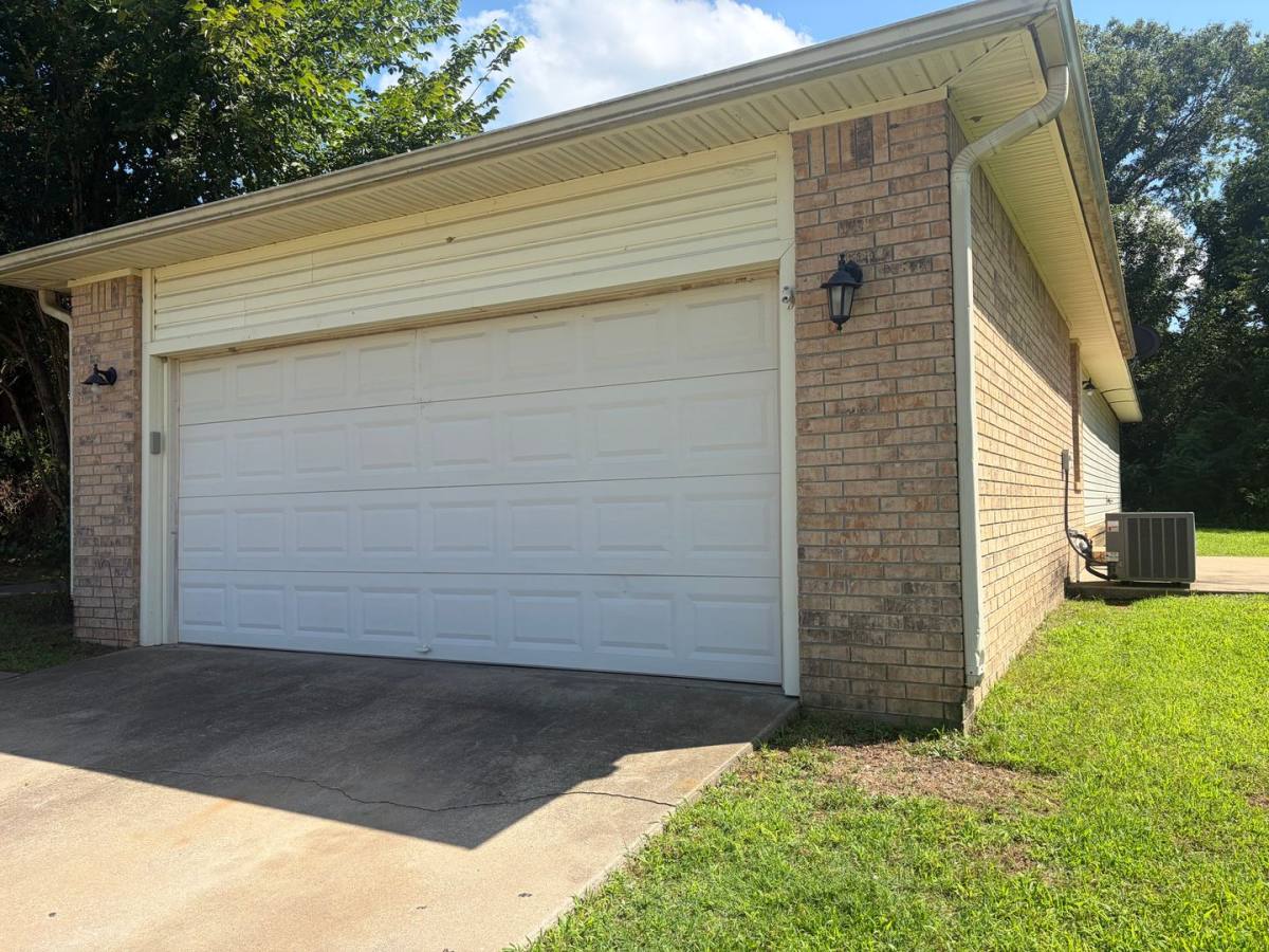 Apartment for rent at 1075 Grinnel Circle, Greenwood, AR 72936