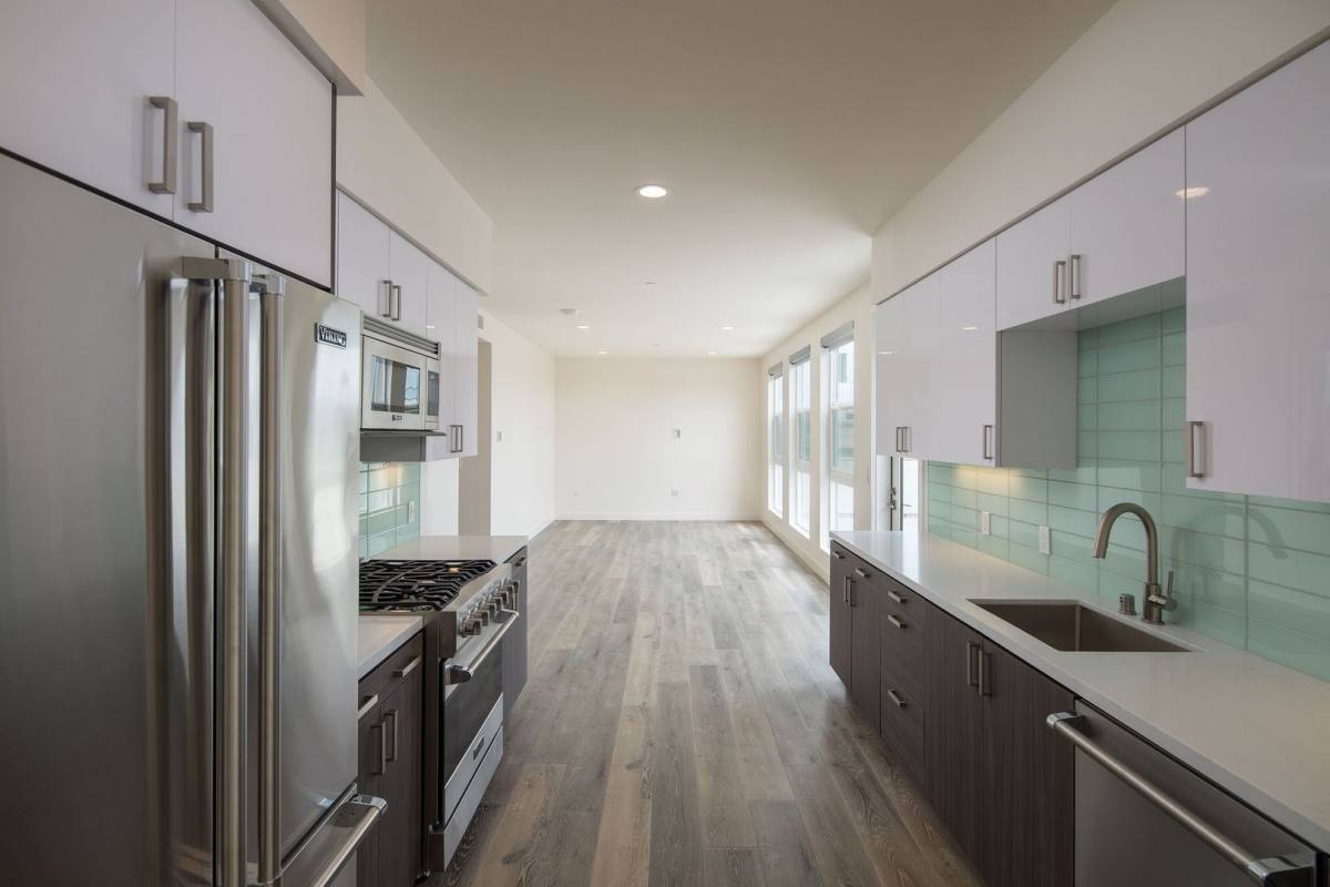 Apartment for rent at 1122 Pico Blvd, Santa Monica, CA 90405