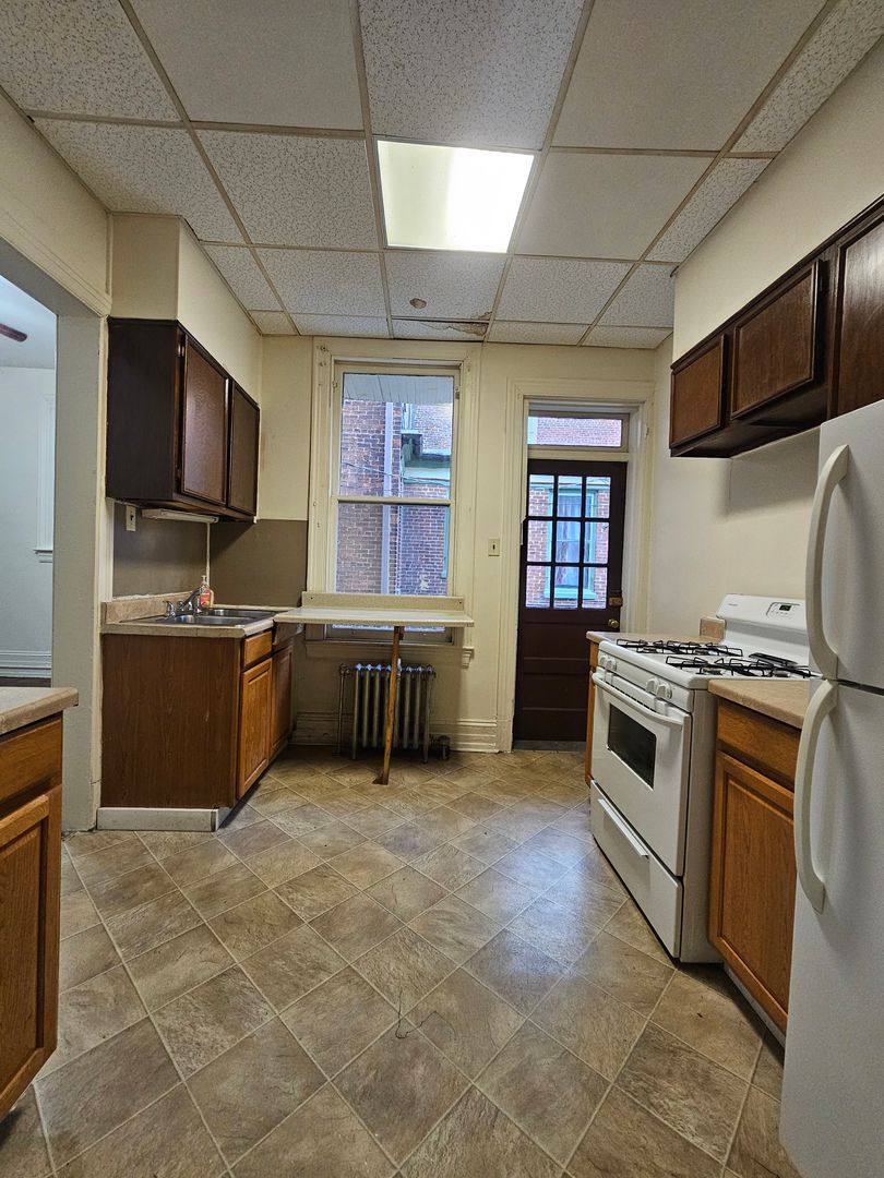Apartment for rent at 152 E Philadelphia St, York, PA 17401