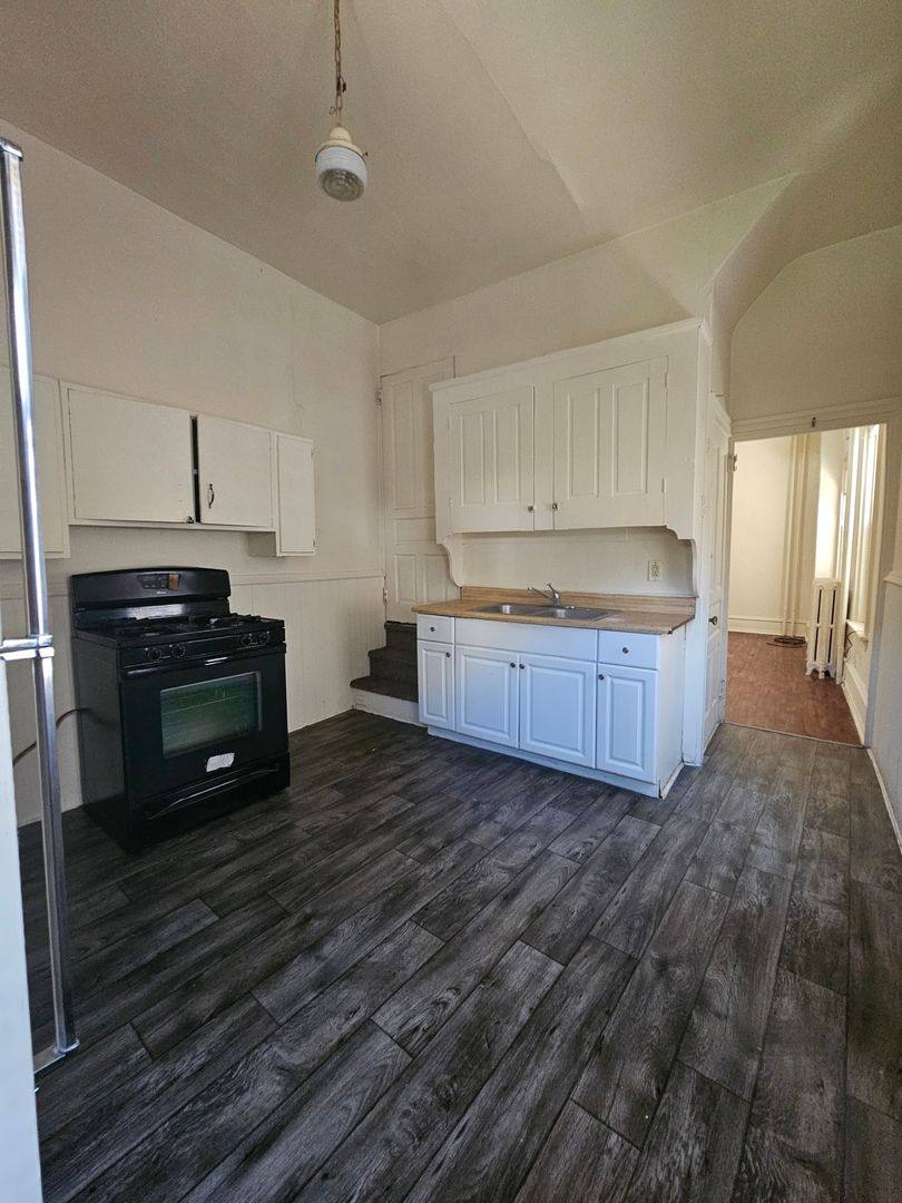 Apartment for rent at 205 W King St, Lancaster, PA 17602