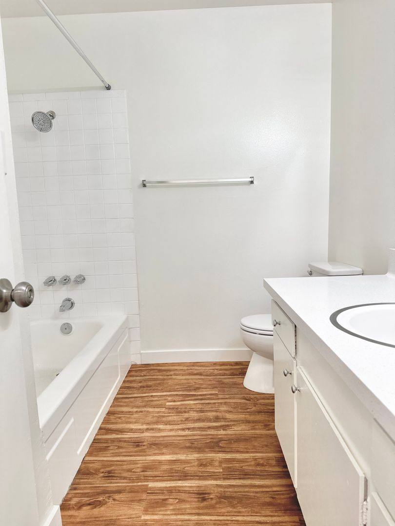 Townhouse for rent at 2950 W Lynrose Dr, Anaheim, CA 92804