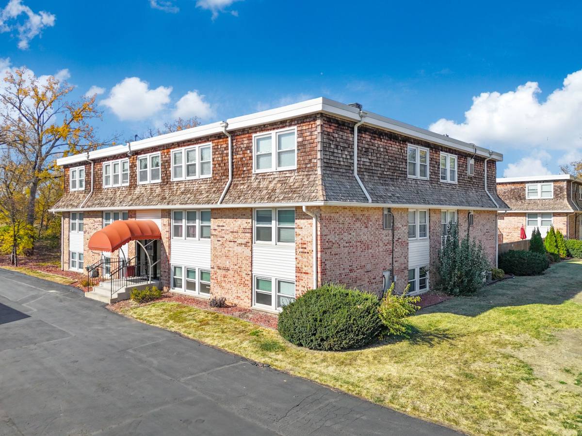 Apartment for rent at 1250 73rd St, Windsor Heights, IA 50324