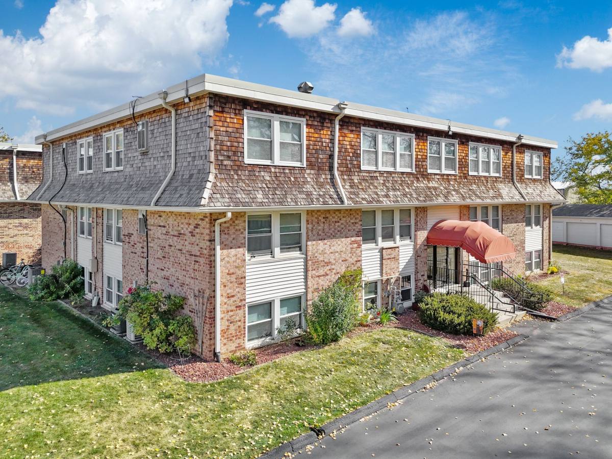 Apartment for rent at 1250 73rd St, Windsor Heights, IA 50324