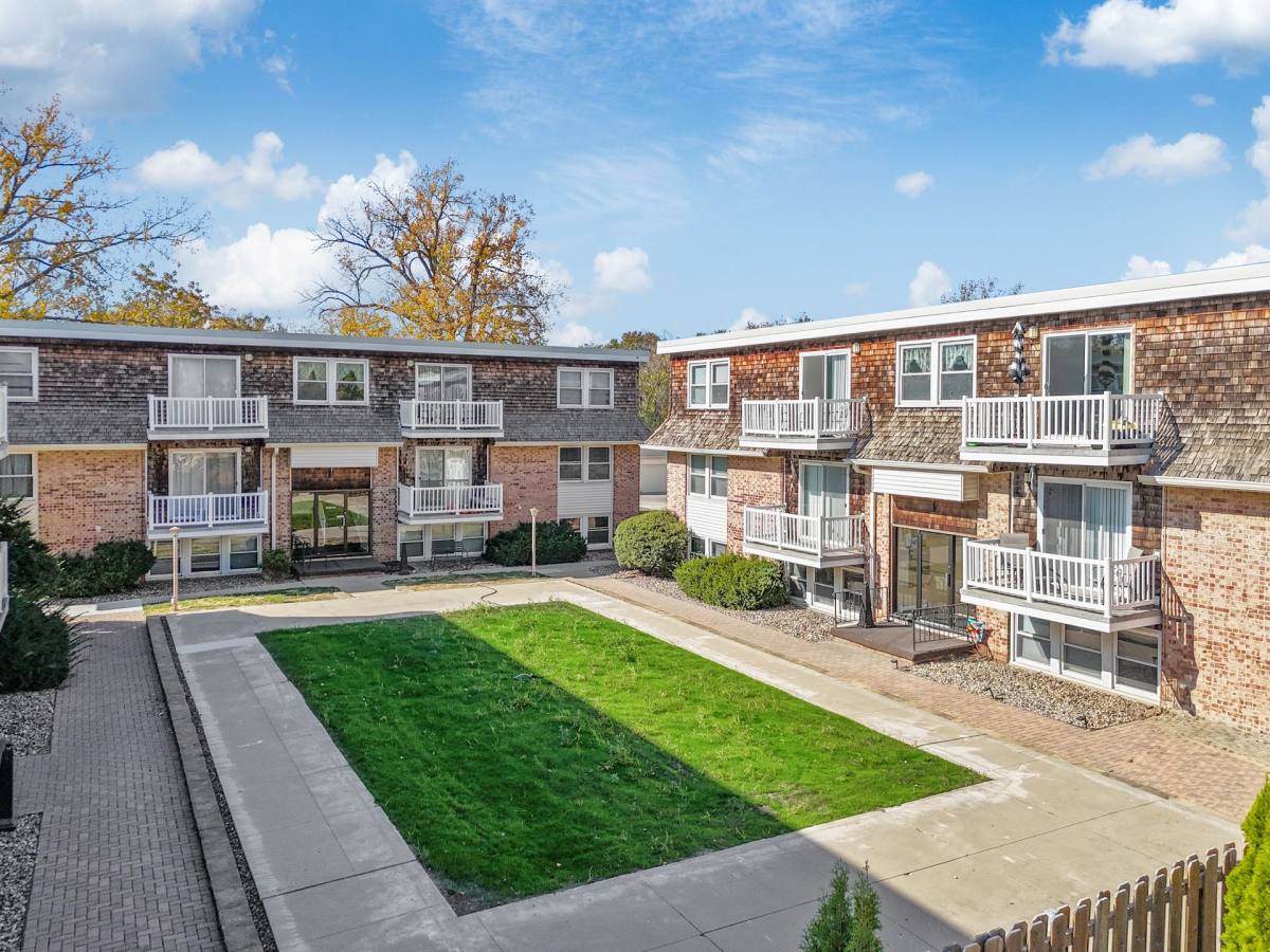 Apartment for rent at 1250 73rd St, Windsor Heights, IA 50324