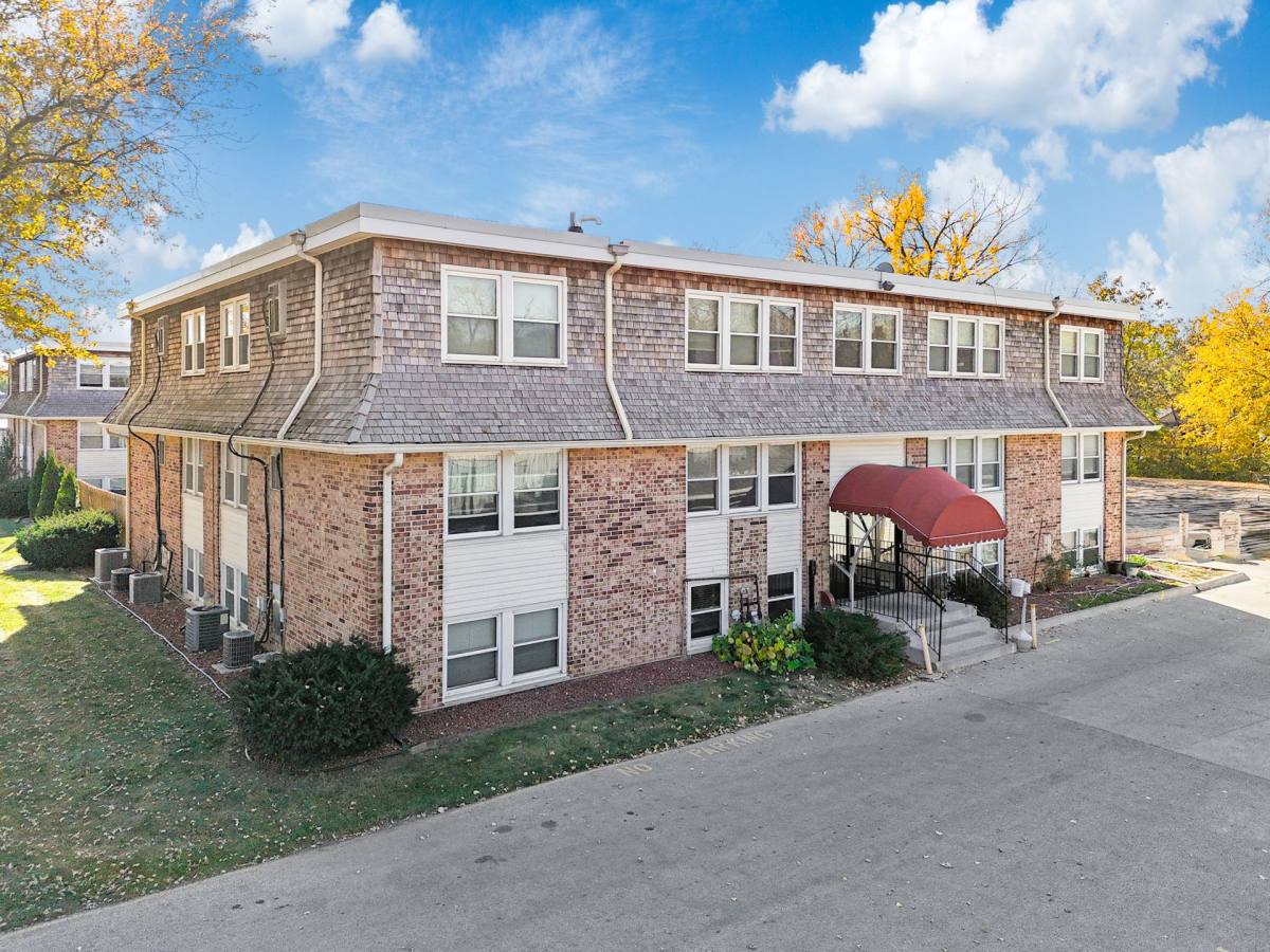 Apartment for rent at 1250 73rd St, Windsor Heights, IA 50324