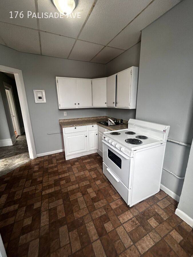 Apartment for rent at 176 Palisade Ave, Yonkers, NY 10701