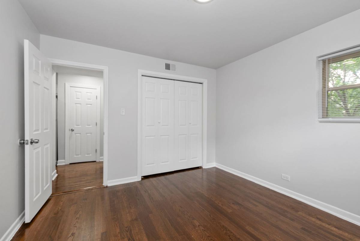 Apartment for rent at 7635 S Coles Ave, Chicago, IL 60649
