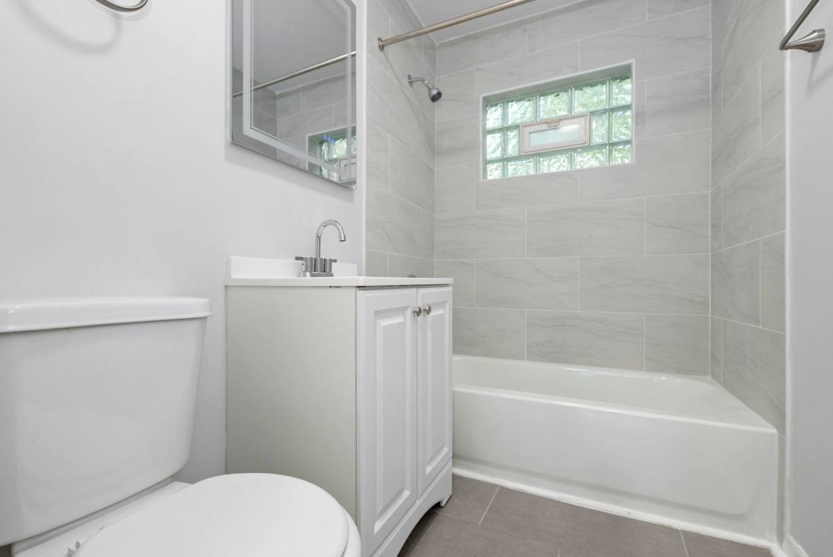 Apartment for rent at 7635 S Coles Ave, Chicago, IL 60649