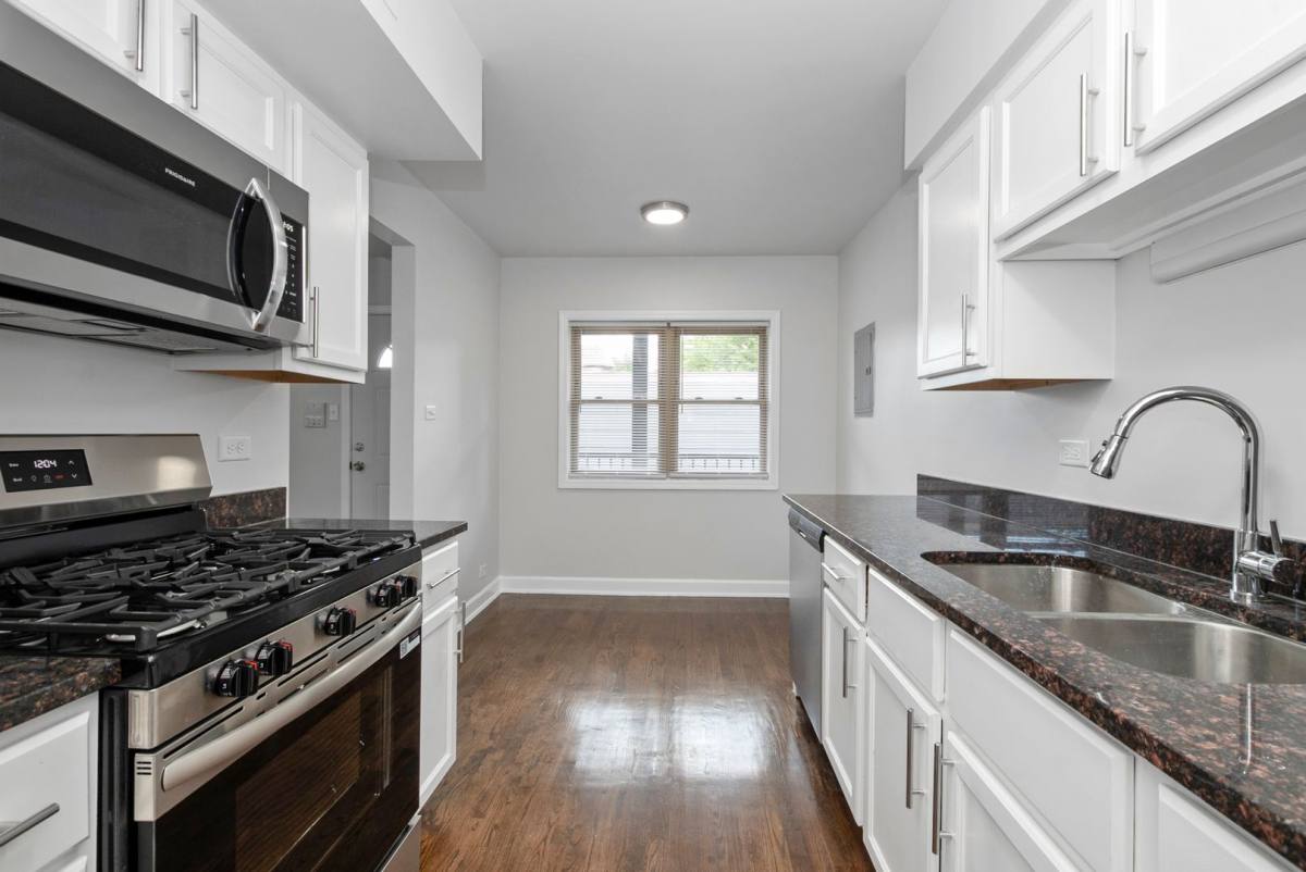 7635 S Coles Ave, Chicago, IL 60649 - Apartment for Rent