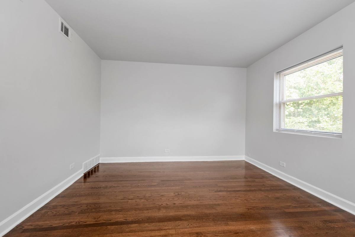 Apartment for rent at 7635 S Coles Ave, Chicago, IL 60649