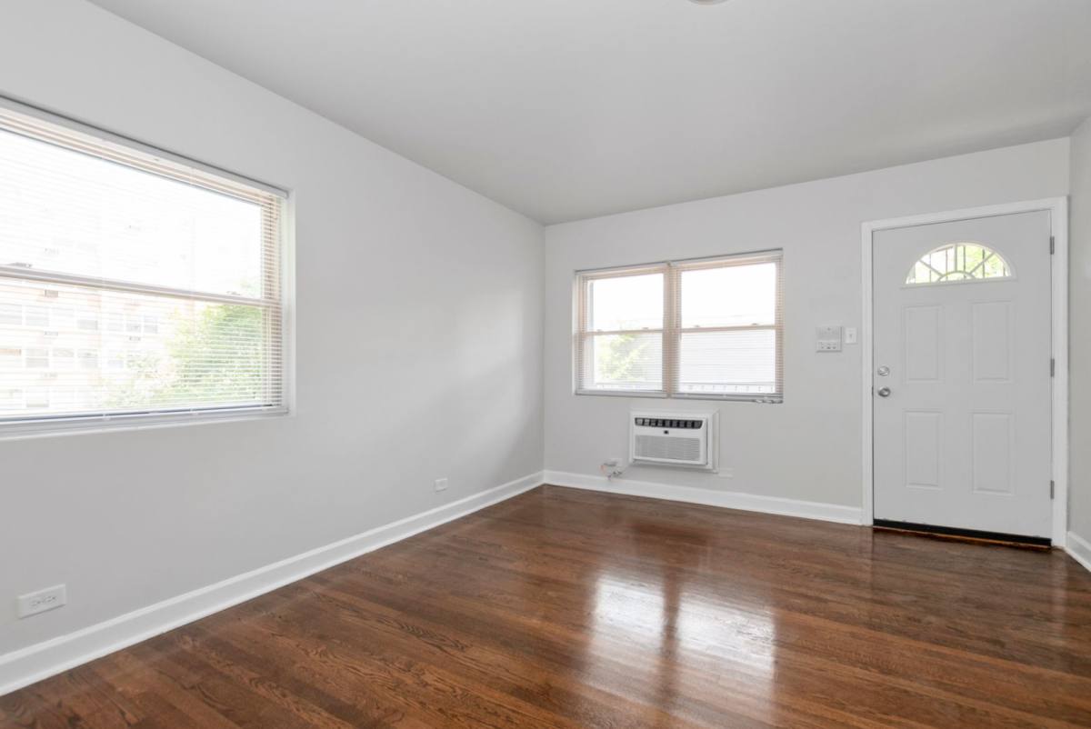 Apartment for rent at 7635 S Coles Ave, Chicago, IL 60649