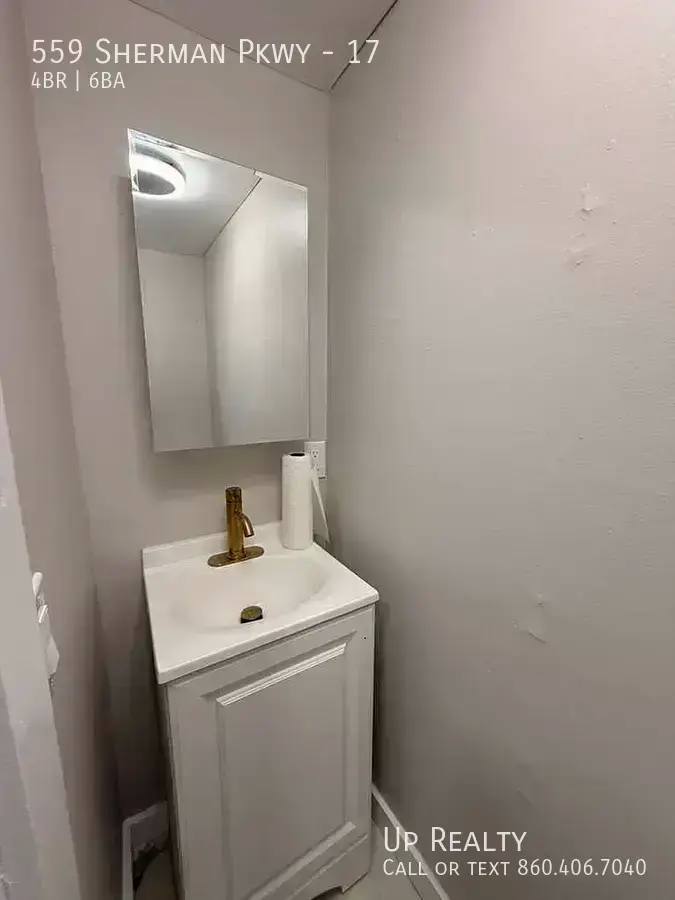 Apartment for rent at 559 Sherman Parkway #17, New Haven, CT 06511