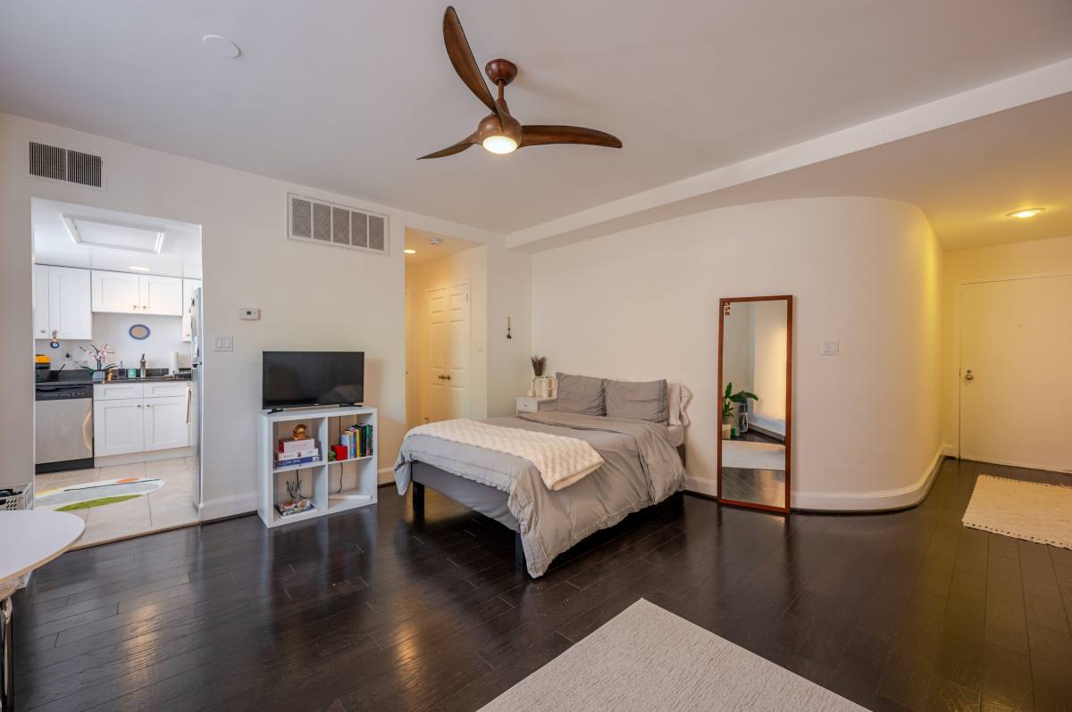 Apartment for rent at 1115 12th St NW #403, Washington, DC 20005