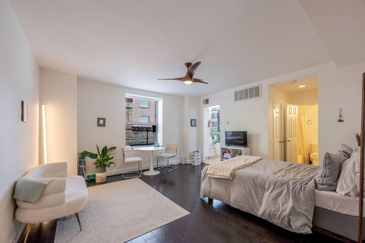 Apartment for rent at 1115 12th St NW #403, Washington, DC 20005