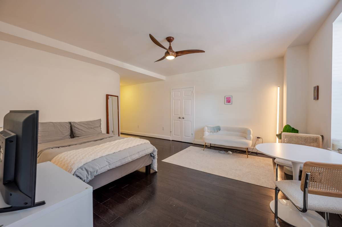 Apartment for rent at 1115 12th St NW #403, Washington, DC 20005