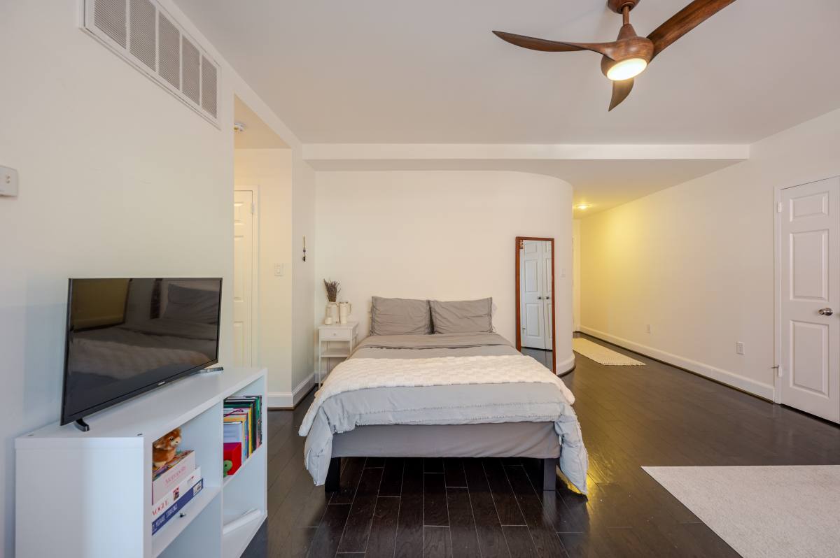 Apartment for rent at 1115 12th St NW #403, Washington, DC 20005
