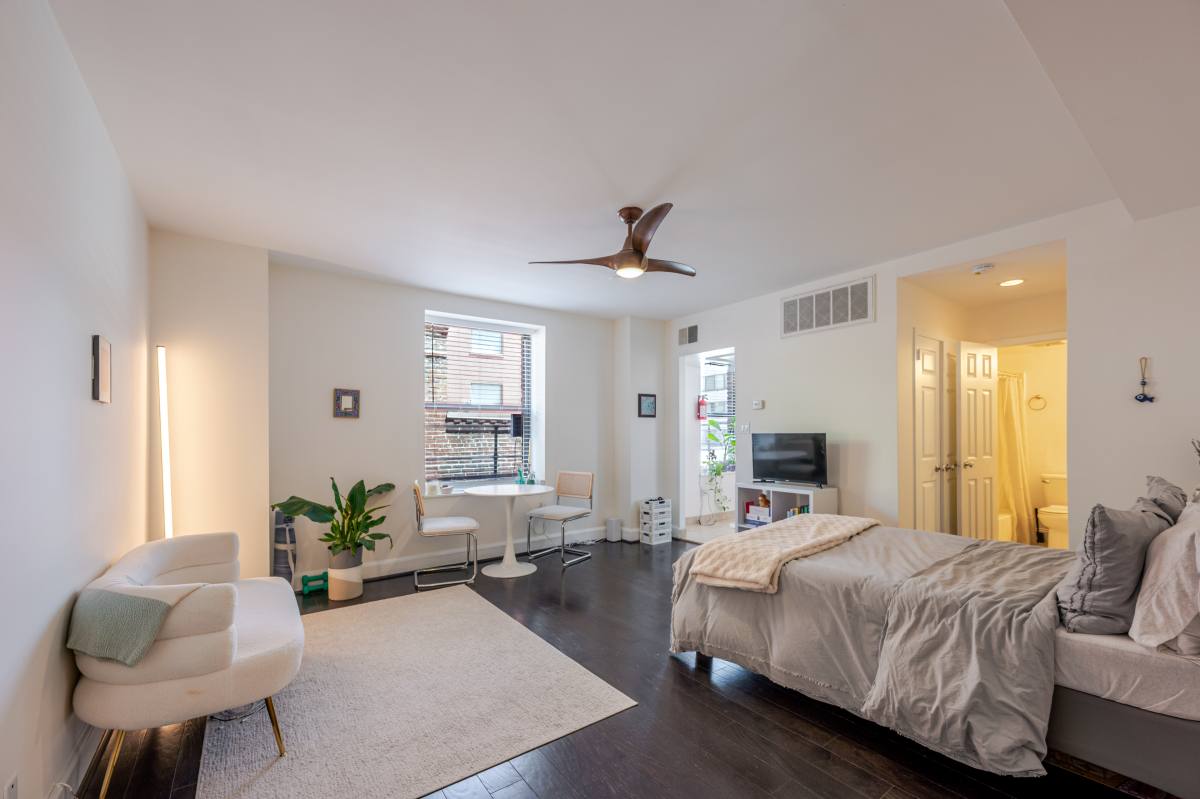 Apartment for rent at 1115 12th St NW #403, Washington, DC 20005