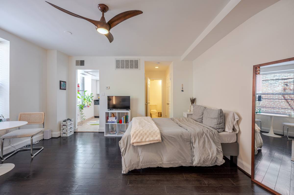 Apartment for rent at 1115 12th St NW #403, Washington, DC 20005