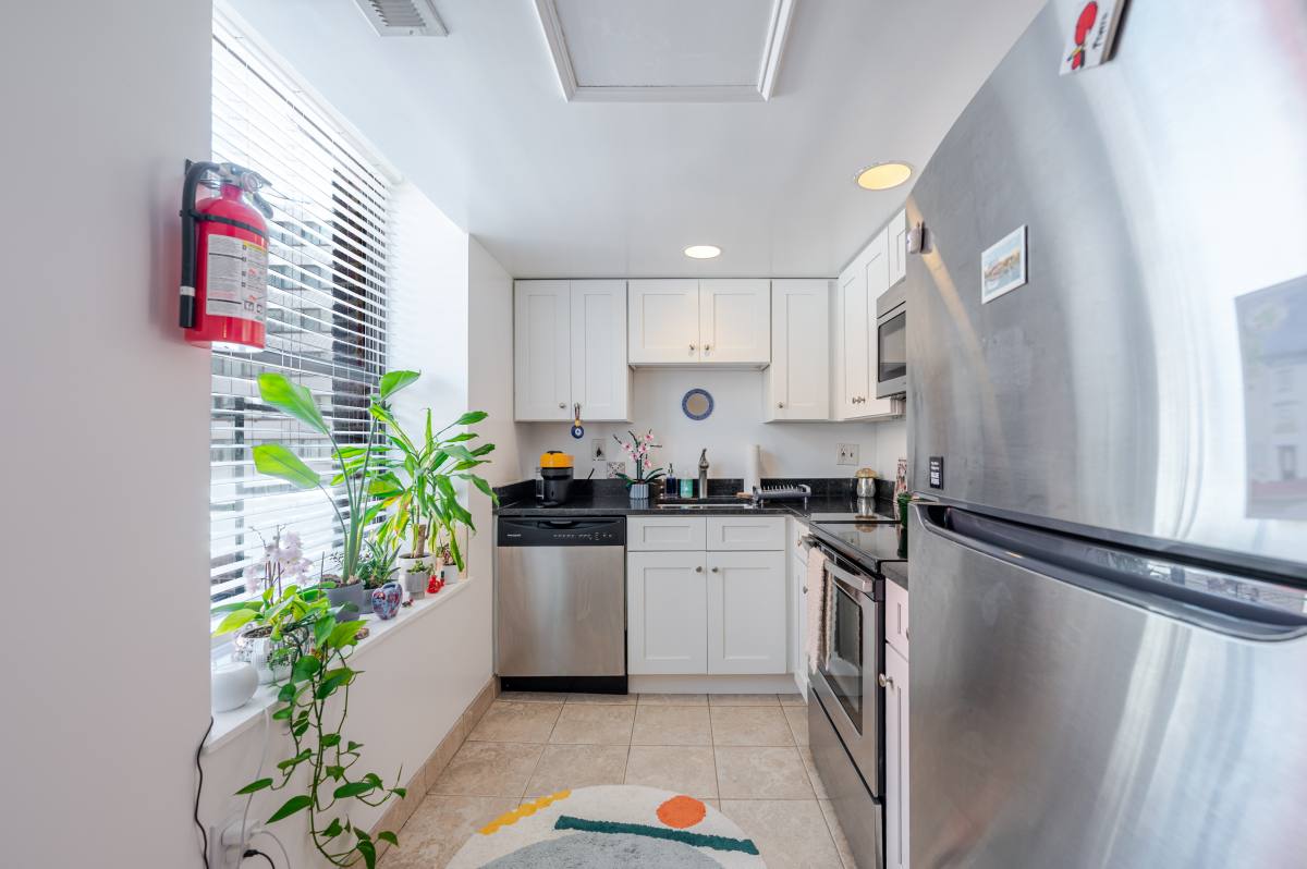 Apartment for rent at 1115 12th St NW #403, Washington, DC 20005
