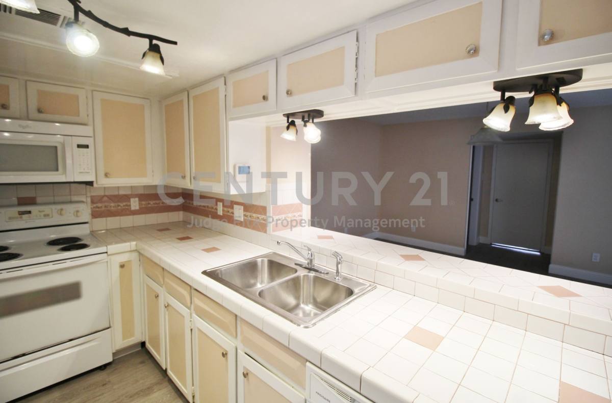 Townhouse for rent at 6110 Spyglass Lane, Garland, TX 75043