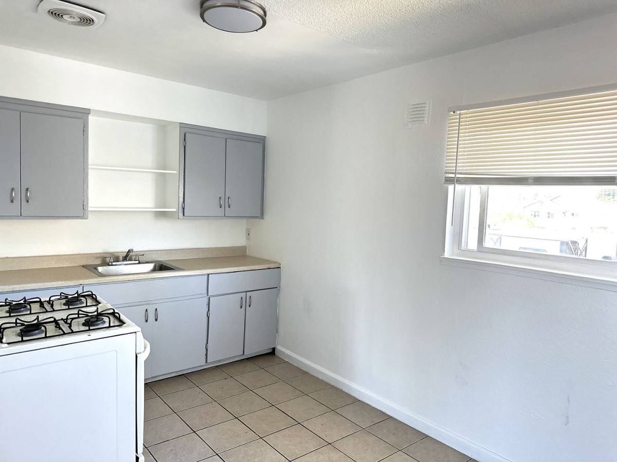 Apartment for rent at 7123 Holly St, Oakland, CA 94621