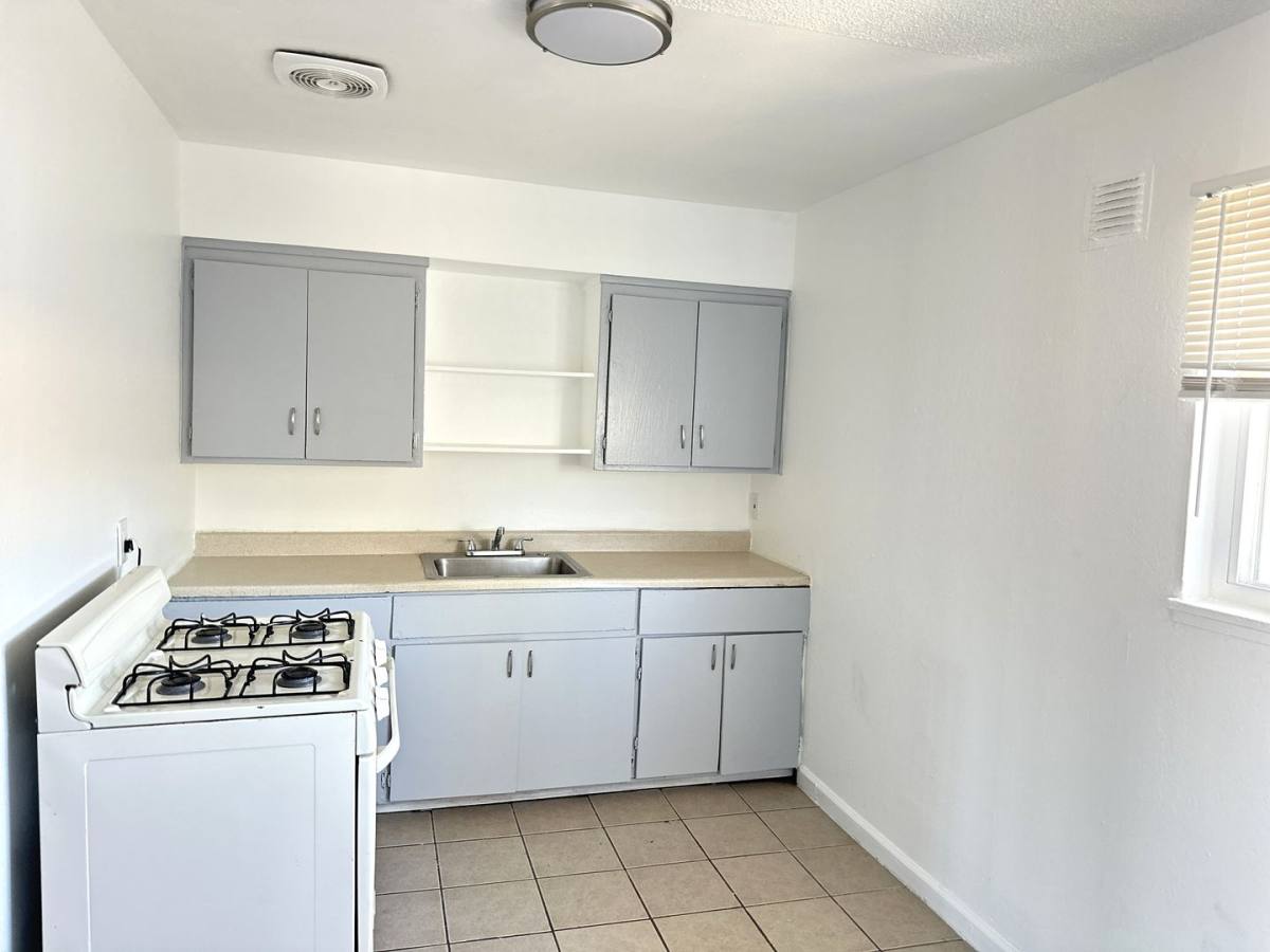 Apartment for rent at 7123 Holly St, Oakland, CA 94621