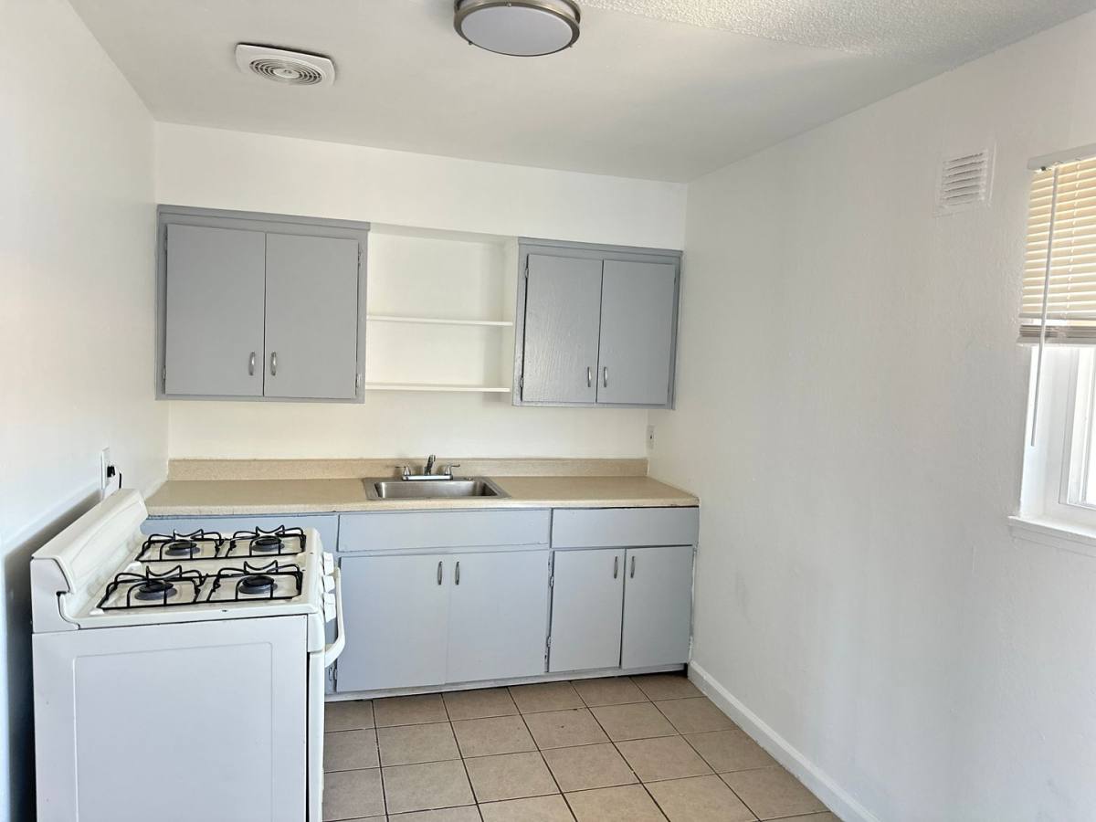 Apartment for rent at 7123 Holly St, Oakland, CA 94621