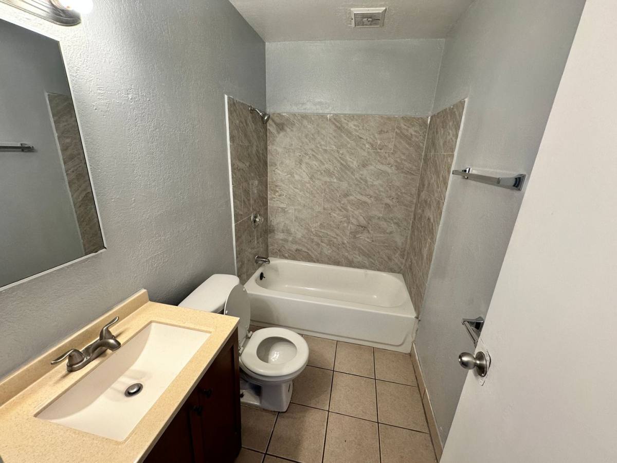 Apartment for rent at 7123 Holly St, Oakland, CA 94621