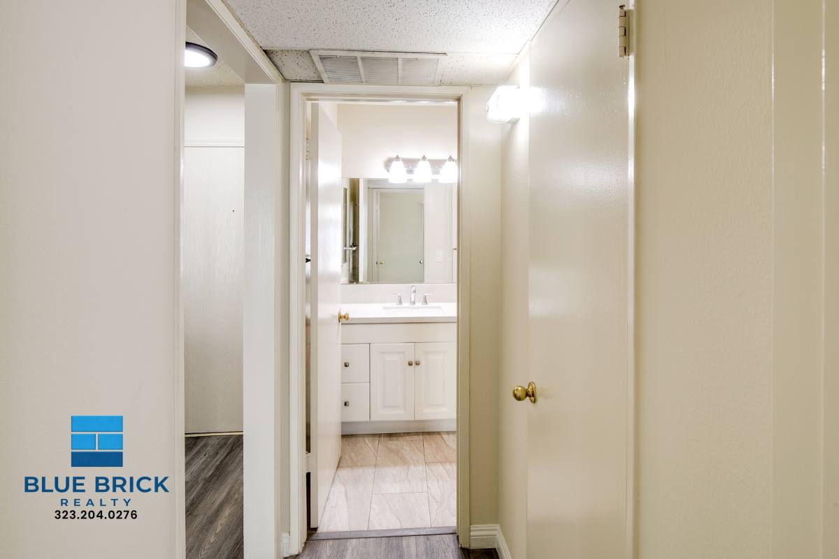 Apartment for rent at 451 S Harvard Blvd #211, Los Angeles, CA 90020