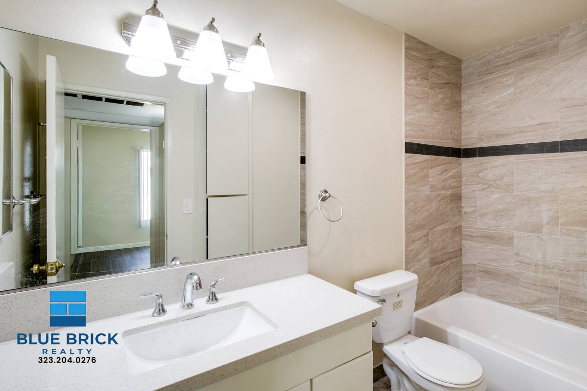 Apartment for rent at 451 S Harvard Blvd #211, Los Angeles, CA 90020