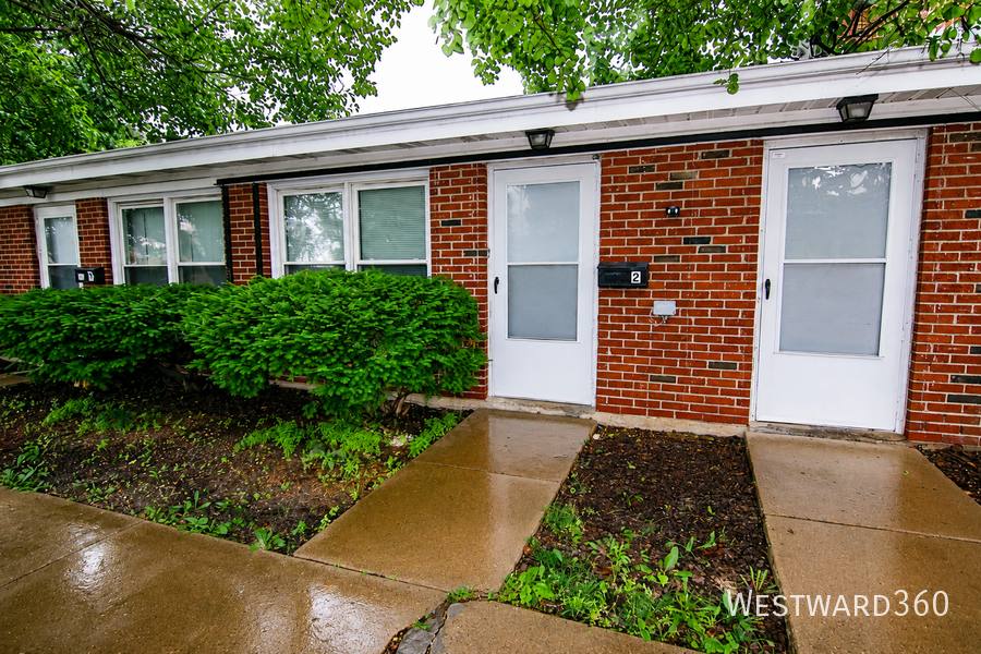 Apartment for rent at 4340 Wilson Ave #2, Downers Grove, IL 60515