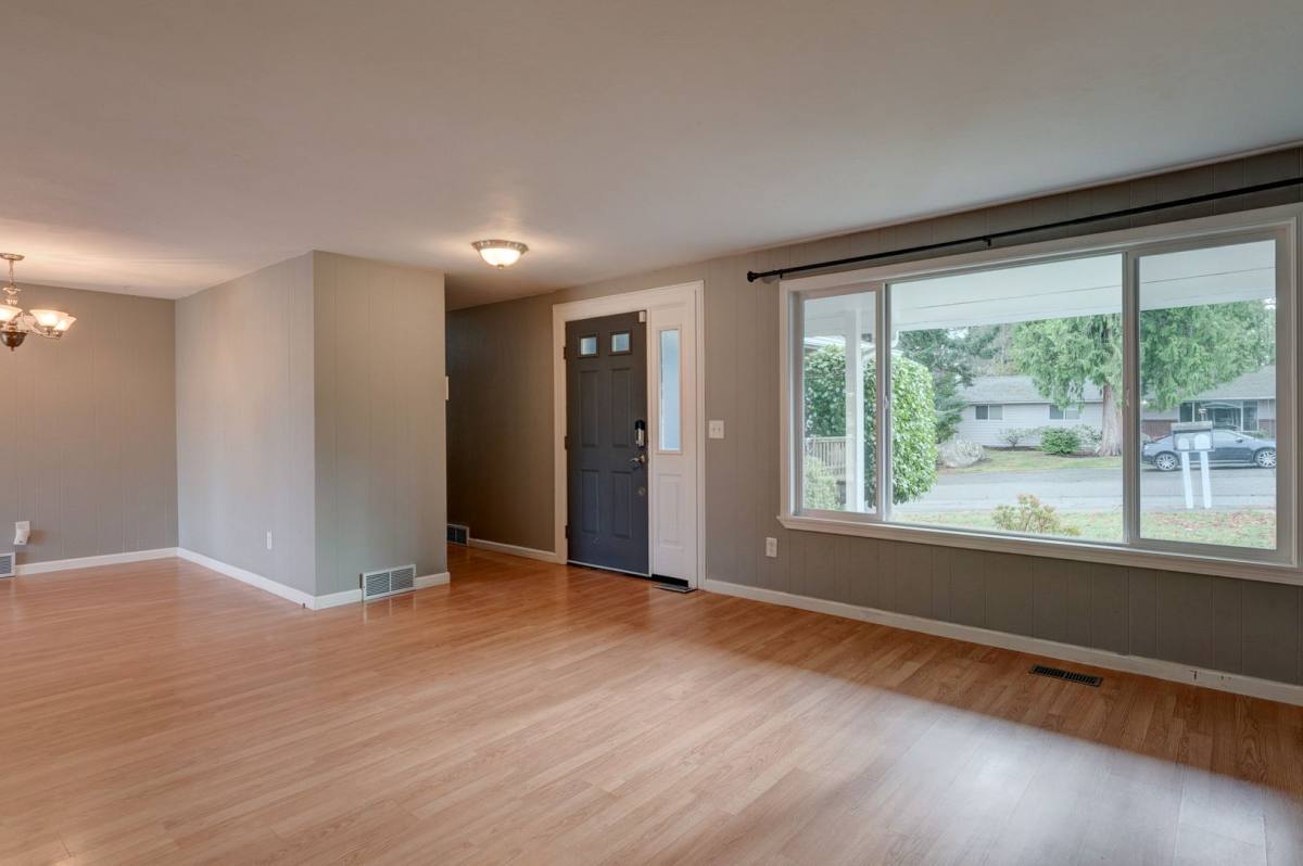 House for rent at 1056 SW 4th Ave, Oak Harbor, WA 98277