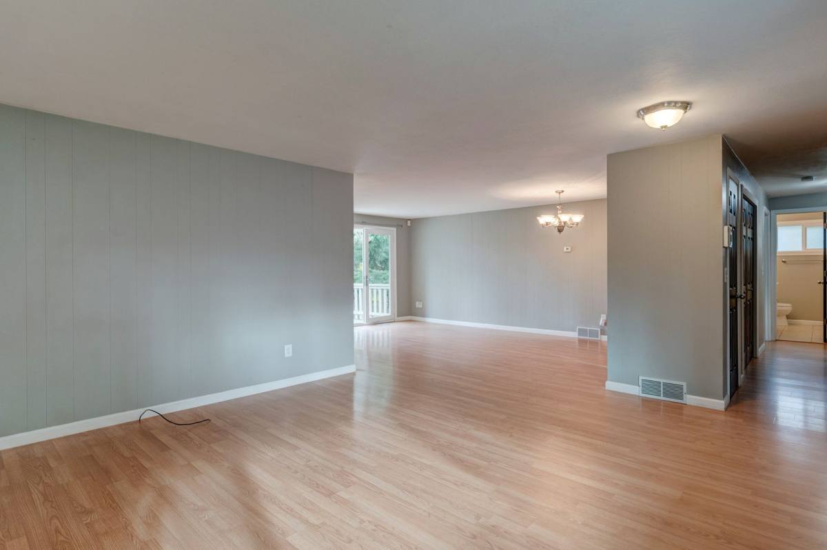 House for rent at 1056 SW 4th Ave, Oak Harbor, WA 98277
