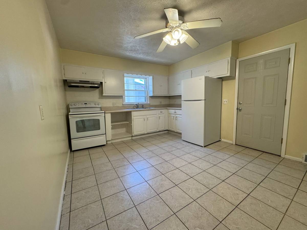 House for rent at 1127 Lodge Ave, Evansville, IN 47714
