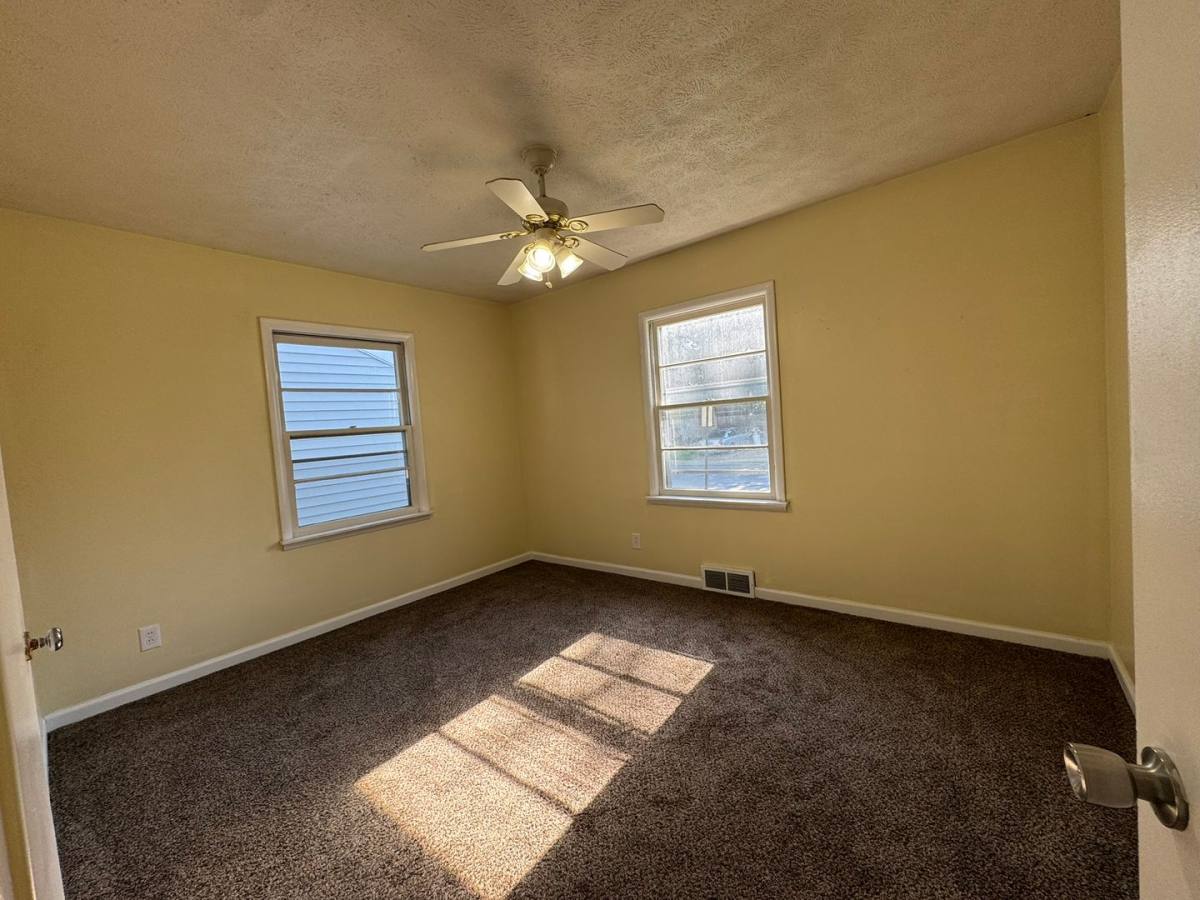 House for rent at 1127 Lodge Ave, Evansville, IN 47714
