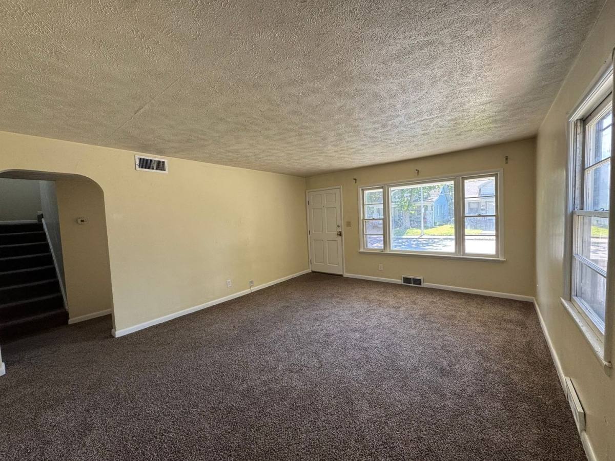House for rent at 1127 Lodge Ave, Evansville, IN 47714