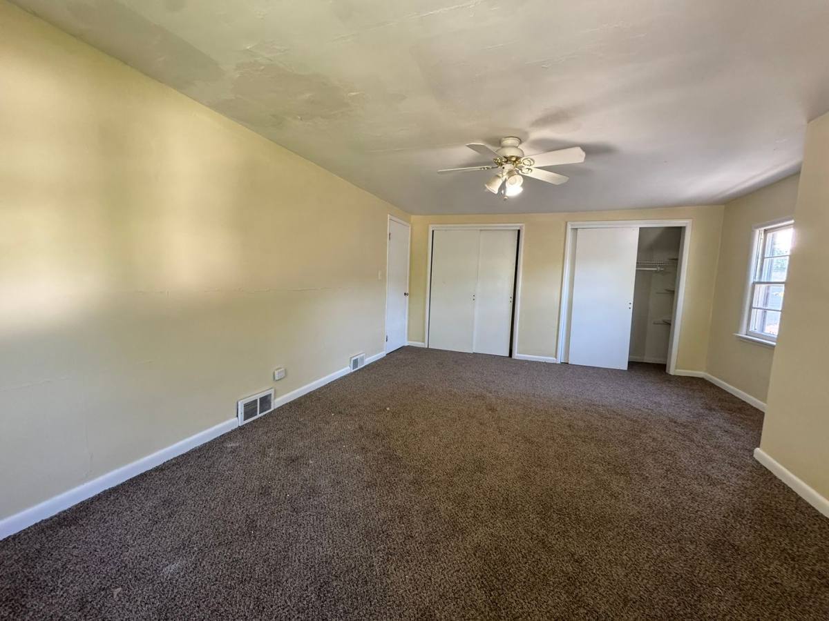 House for rent at 1127 Lodge Ave, Evansville, IN 47714