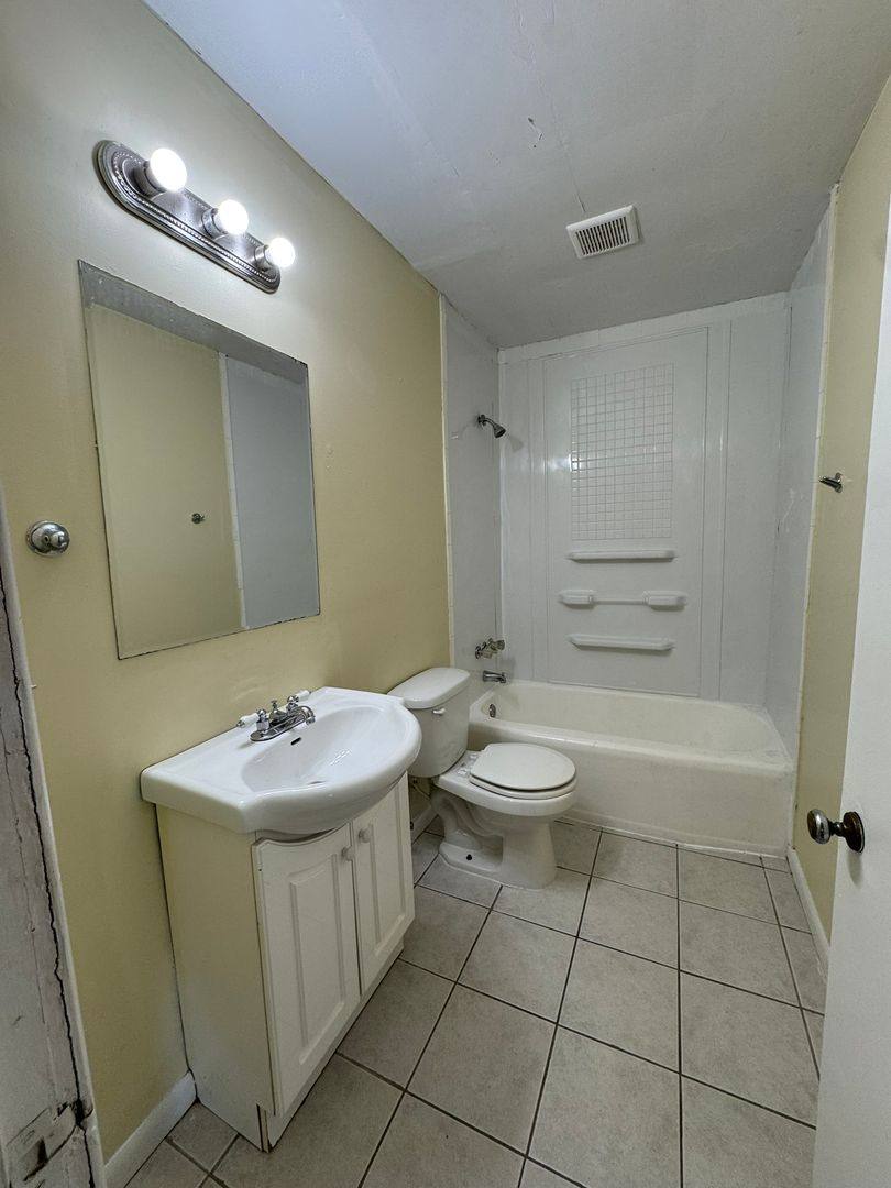 House for rent at 1127 Lodge Ave, Evansville, IN 47714