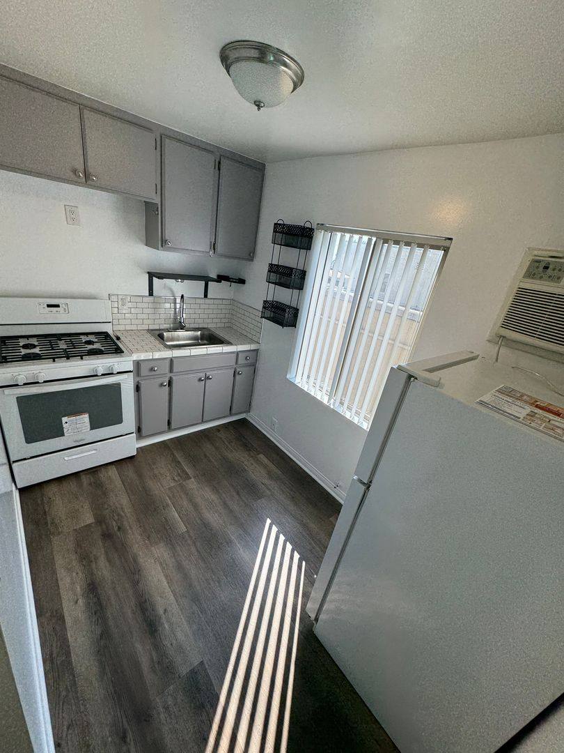 Apartment for rent at 2116-2118 E Cesar Chavez Ave, Los Angeles, CA 90033