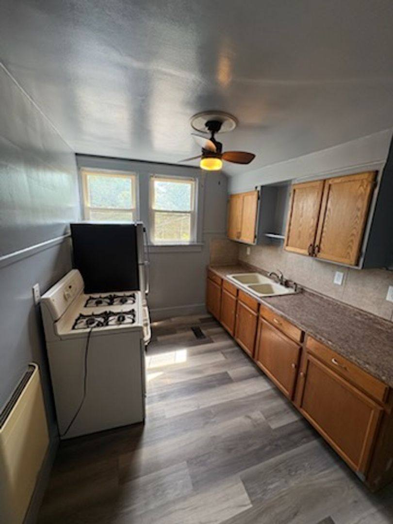 Apartment for rent at 1833 N Wisconsin, Peoria, IL 61603