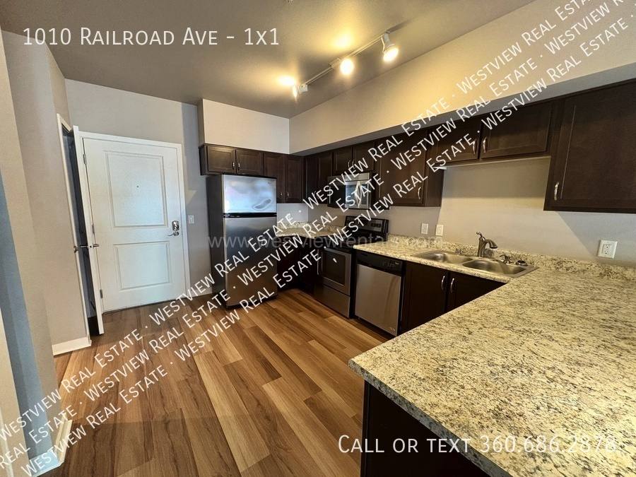 Apartment for rent at 1010 Railroad Ave #1X1, Bellingham, WA 98225
