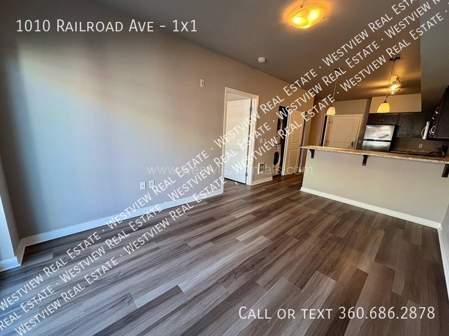 Apartment for rent at 1010 Railroad Ave #1X1, Bellingham, WA 98225